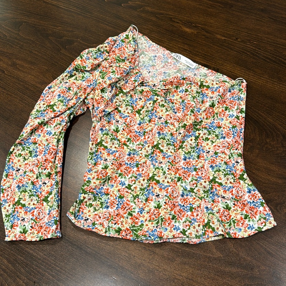 Zara One Sleeve Top. Size M